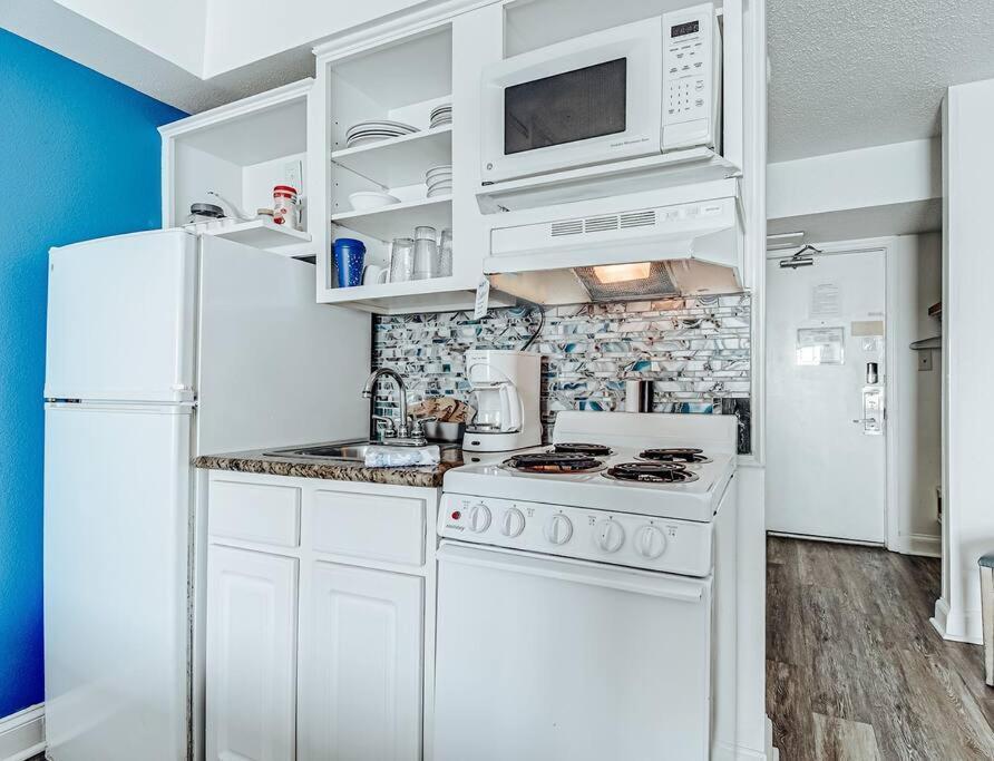 Ocean Front Comfy Condo W/Kitchen, Sleeps 4, Snowbird Paradise Миртъл Бийч Екстериор снимка