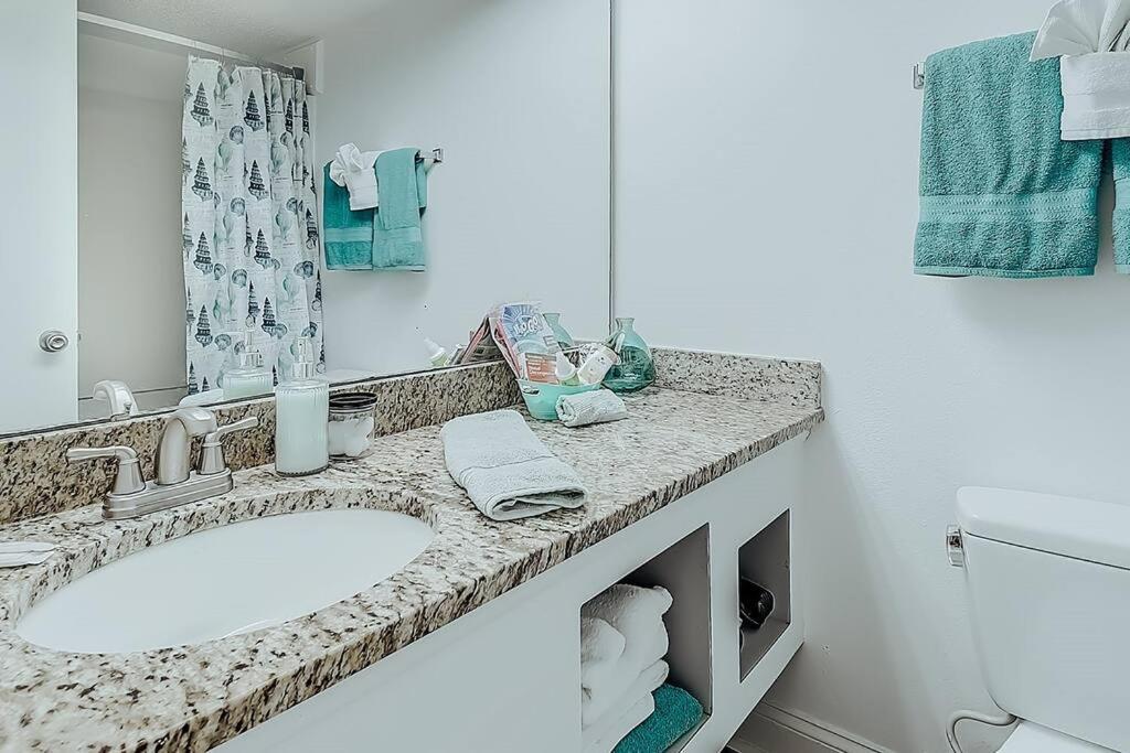 Ocean Front Comfy Condo W/Kitchen, Sleeps 4, Snowbird Paradise Миртъл Бийч Екстериор снимка